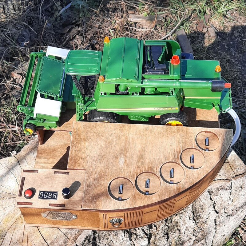 Наливатор "Комбайнер" John Deere під 5 чарок Вбудований акумулятор + Надпис на корпусі