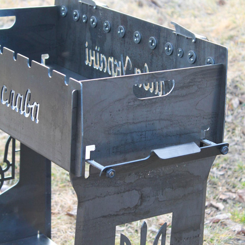 Мангал со встроенной шашлычницей и мотором на 10 шампуров с регулировкой высоты дна относительно шампуров