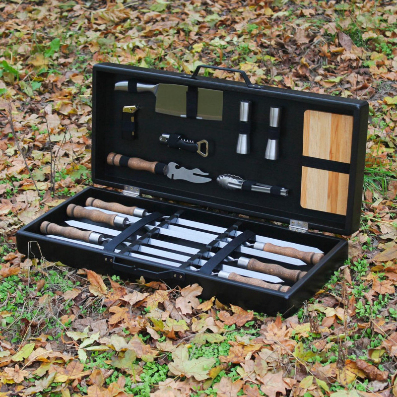 Набор для гриля и барбекю "Традиционный" в деревянном кейсе.