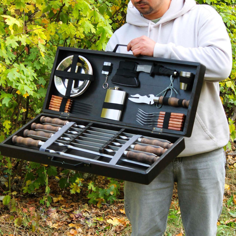 Набор шампуров в деревянной коробке "Сотник" с гравировкой.