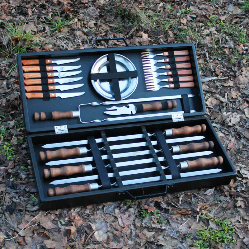Набор для гриля и барбекю "Базовый" в деревянном кейсе.
