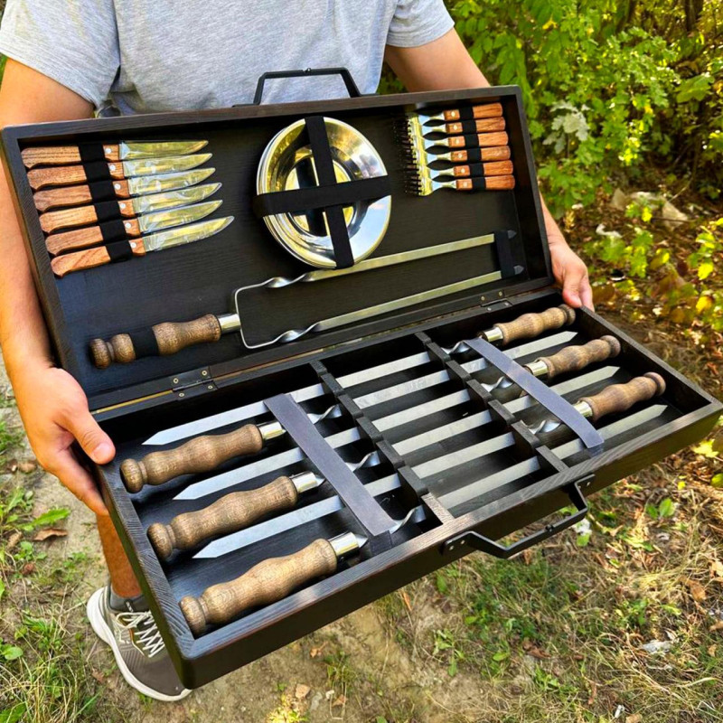 Набор для гриля и барбекю в деревянном кейсе
