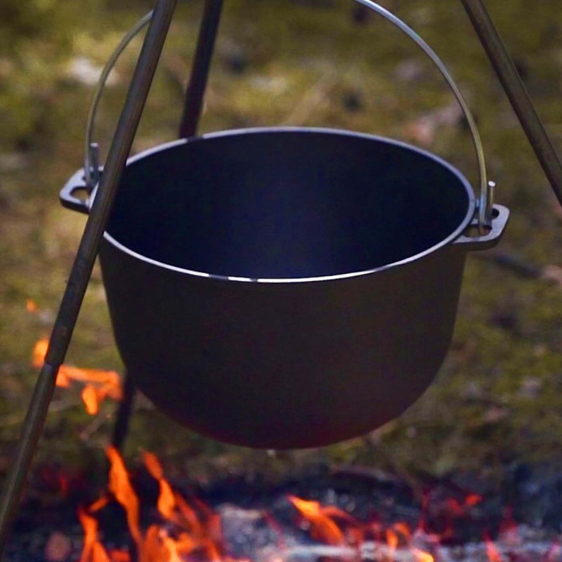 Казан чугунный Походный 12 л с треногой на разборных ножка
